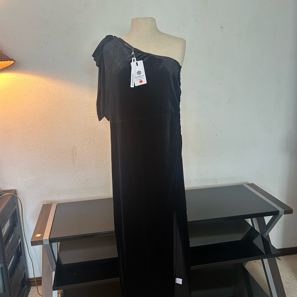 Chic One-Shoulder Black Dress